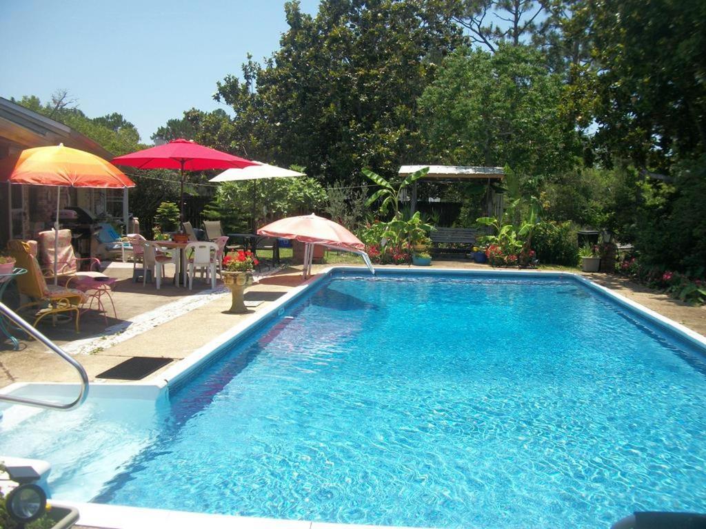 Poolside Paradise Homestay Navarre